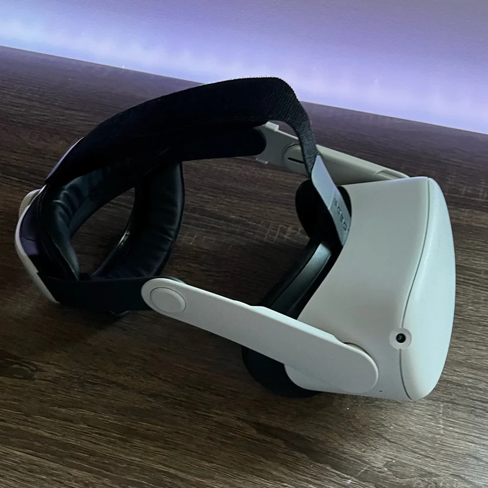 Oculus Quest 2 USED with Pro Strap and Rechargeable Batteries
